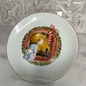 Fine Porcelain Christmas Plate Jasco 6 1/2" Diameter Japan VGC